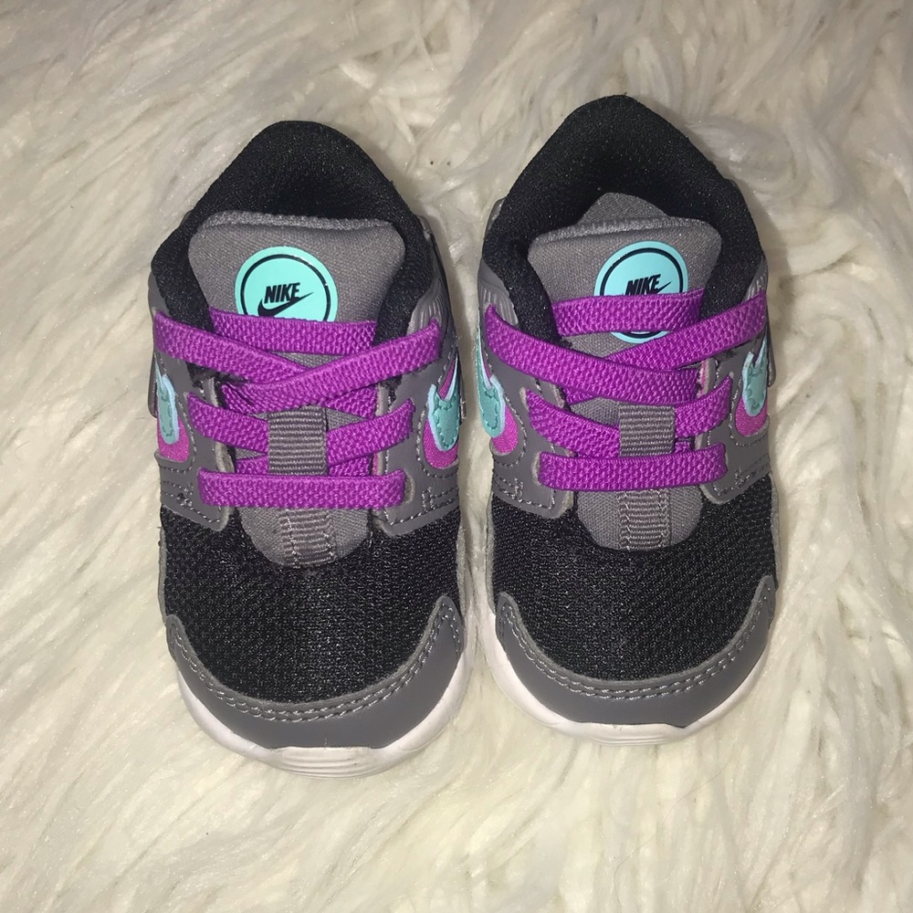 EUC Nike sneakers